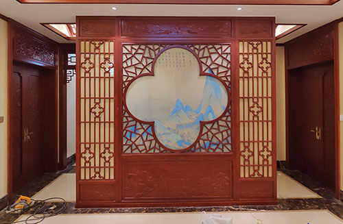 澄迈会所室内装修中式仿古实木屏风隔断展示
